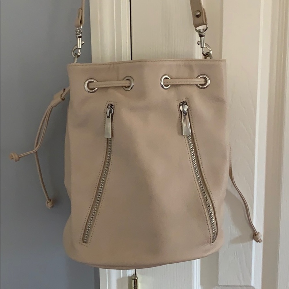Express Bucket Bag
